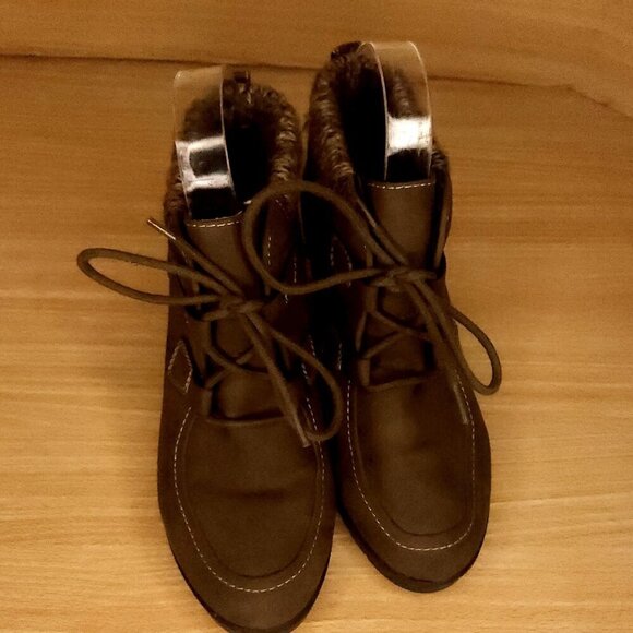 St. John's Bay Uptown Taupe Wedge Lace Up Ankle Boots 6.5 - Picture 2 of 9